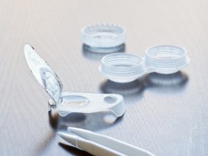 Lentillas diarias vs. mensuales: ¿Cuál es la mejor opción para tu ritmo de vida?