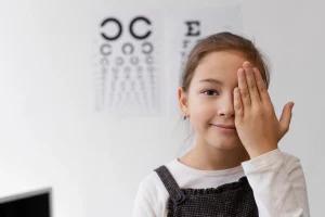 Cómo preparar a tu hijo para su primera visita a la óptica sin miedo