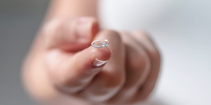Lentillas de Orto-K: Qué son y cómo corrigen la vista mientras tu hijo duerme